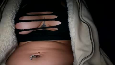 Snapshot of roarmance1 chatting on February 1, 8:57 am roarmance1 online show from February 1, 8:57 am