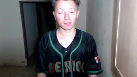 Snapshot of roastingcorn chatting on February 5, 9:36 am RoastingCorn online show from February 5, 9:36 am