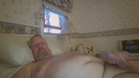Snapshot of rob9271963 chatting on April 25, 10:07 am Rob online show from April 25, 10:07 am