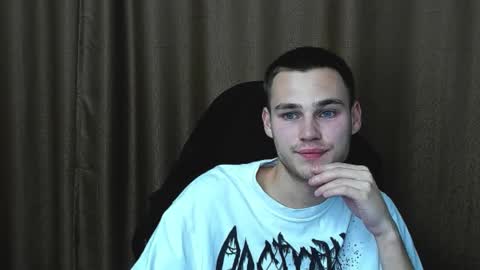 Snapshot of robert10211 chatting on September 15, 7:14 pm robert10211 online show from September 15, 7:14 pm