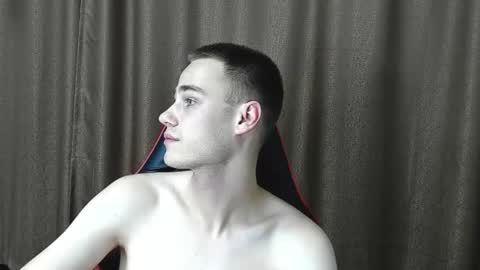 Snapshot of robert10211 chatting on October 6, 8:17 pm robert10211 online show from October 6, 8:17 pm