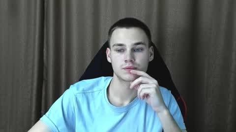 Snapshot of robert10211 chatting on October 8, 7:00 pm robert10211 online show from October 8, 7:00 pm
