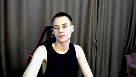 robert10211 online show from December 15, 3:49 pm