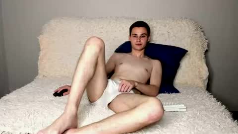 robert10211 online show from June 19, 2:05 am