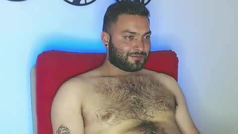 Snapshot of robert_leroy chatting on April 6, 10:33 pm Stiven - online show from April 6, 10:33 pm