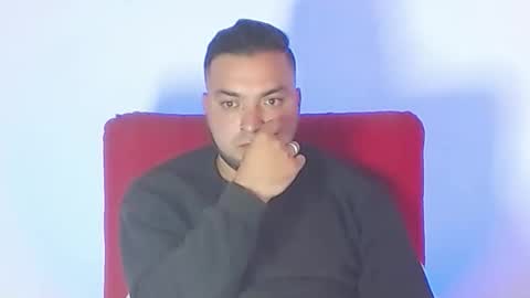Snapshot of robert_leroy chatting on May 1, 7:18 pm Stiven - online show from May 1, 7:18 pm