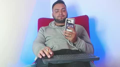 Snapshot of robert_leroy chatting on June 5, 4:45 pm Stiven - online show from June 5, 4:45 pm