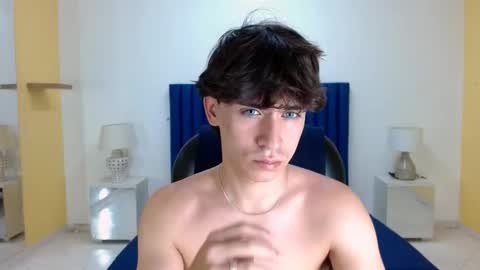 Snapshot of roberthalv chatting on March 16, 12:20 pm ROBERTH online show from March 16, 12:20 pm