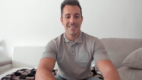 Snapshot of roberto4ever chatting on June 21, 10:07 am roberto4ever online show from June 21, 10:07 am