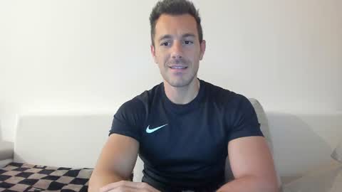 Snapshot of roberto4ever chatting on June 23, 4:10 am roberto4ever online show from June 23, 4:10 am