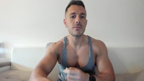 Snapshot of roberto4ever chatting on June 24, 3:38 am roberto4ever online show from June 24, 3:38 am