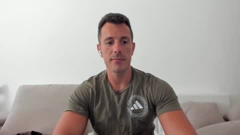 Snapshot of roberto4ever chatting on July 4, 10:10 am roberto4ever online show from July 4, 10:10 am
