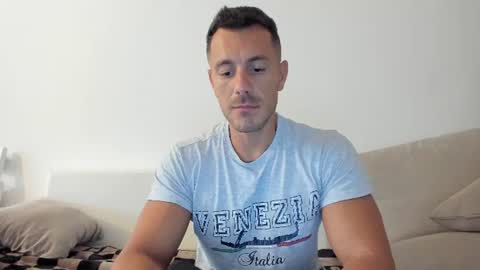 Snapshot of roberto4ever chatting on July 8, 8:08 am roberto4ever online show from July 8, 8:08 am