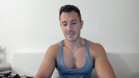 Snapshot of roberto4ever chatting on July 14, 4:39 am roberto4ever online show from July 14, 4:39 am