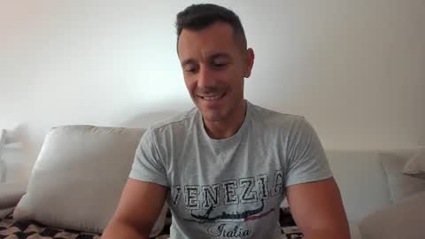 Snapshot of roberto4ever chatting on July 24, 4:54 am roberto4ever online show from July 24, 4:54 am