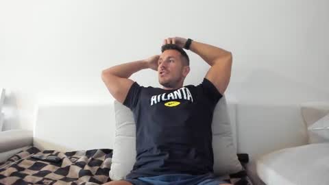 Snapshot of roberto4ever chatting on July 27, 12:12 pm roberto4ever online show from July 27, 12:12 pm