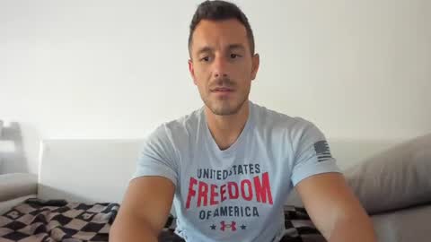 Snapshot of roberto4ever chatting on July 28, 2:13 pm roberto4ever online show from July 28, 2:13 pm