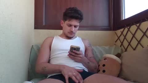 Snapshot of roberto_twink1 chatting on March 11, 6:41 am Roberto online show from March 11, 6:41 am