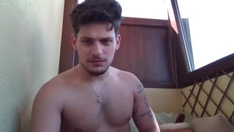 Snapshot of roberto_twink1 chatting on March 13, 11:17 am Roberto online show from March 13, 11:17 am