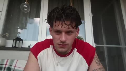 Snapshot of roberto_twink1 chatting on June 8, 8:26 am Roberto online show from June 8, 8:26 am