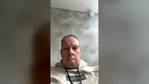 robertw023 online show from February 4, 8:53 am