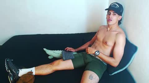 Snapshot of robisson_zack chatting on November 25, 1:38 am Robisson Zack online show from November 25, 1:38 am