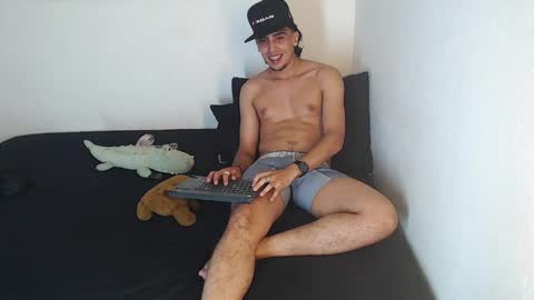 Snapshot of robisson_zack chatting on April 11, 7:56 am Robisson Zack online show from April 11, 7:56 am