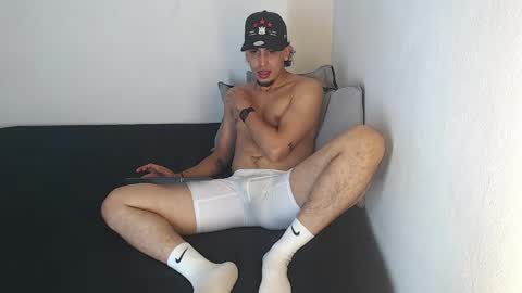 Snapshot of robisson_zack chatting on May 26, 10:06 pm Robisson Zack online show from May 26, 10:06 pm