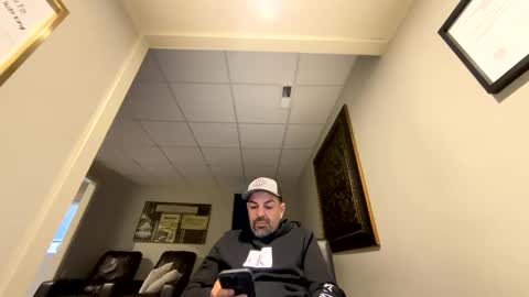 Snapshot of roblatino12 chatting on December 7, 8:27 pm roblatino12 online show from December 7, 8:27 pm