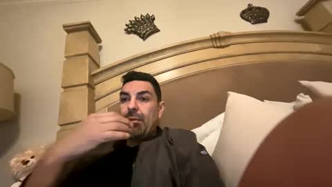 Snapshot of roblatino12 chatting on December 14, 11:01 pm roblatino12 online show from December 14, 11:01 pm