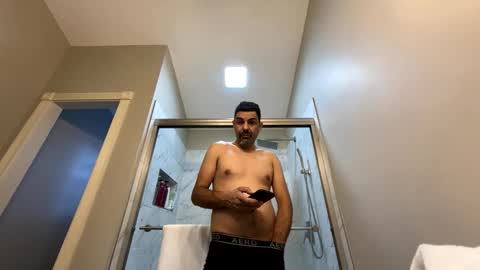 Snapshot of roblatino12 chatting on February 1, 10:02 pm roblatino12 online show from February 1, 10:02 pm