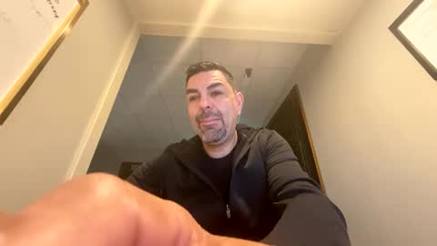 Snapshot of roblatino12 chatting on March 8, 12:52 pm roblatino12 online show from March 8, 12:52 pm