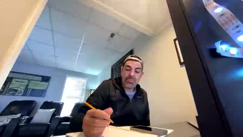 Snapshot of roblatino12 chatting on December 16, 5:29 pm roblatino12 online show from December 16, 5:29 pm