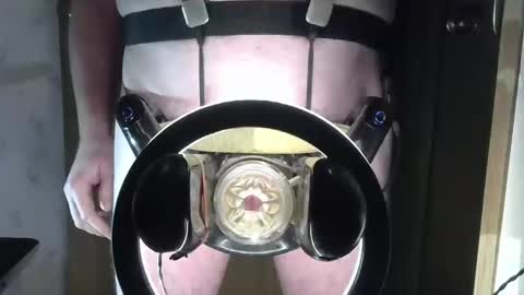 Snapshot of robodickmilker chatting on February 6, 11:37 pm Robodickmilker online show from February 6, 11:37 pm