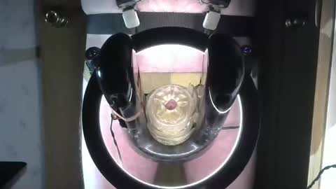 Snapshot of robodickmilker chatting on December 20, 8:27 pm Robodickmilker online show from December 20, 8:27 pm