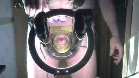 Snapshot of robodickmilker chatting on January 31, 8:29 pm Robodickmilker online show from January 31, 8:29 pm