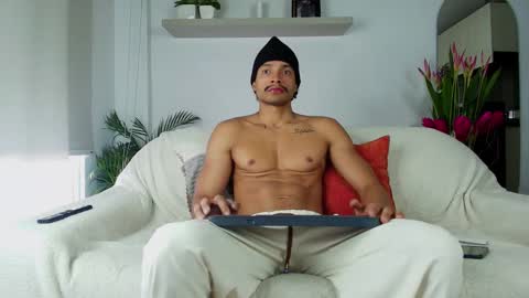 roby_millerr online show from November 2, 9:39 pm