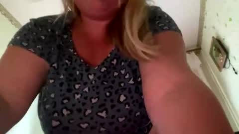 Snapshot of robyn_lea chatting on July 25, 11:52 am Robyn Lea online show from July 25, 11:52 am