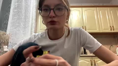 Snapshot of robynsentinella chatting on November 25, 8:47 am robynsentinella online show from November 25, 8:47 am