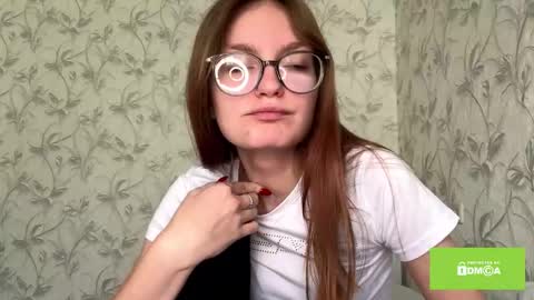 Snapshot of robynsentinella chatting on December 15, 12:04 am robynsentinella online show from December 15, 12:04 am