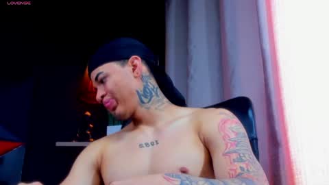 rocco_santos online show from May 19, 6:25 pm