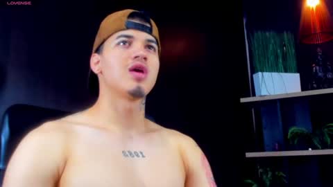 rocco_santos online show from July 7, 11:53 pm