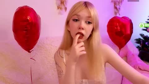 Snapshot of rochelle_dolly chatting on February 21, 1:34 pm rochelle_dolly online show from February 21, 1:34 pm