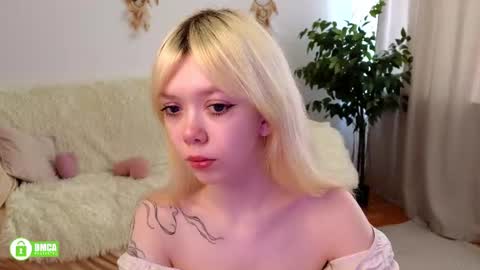 rochelle_dolly online show from June 15, 9:44 am