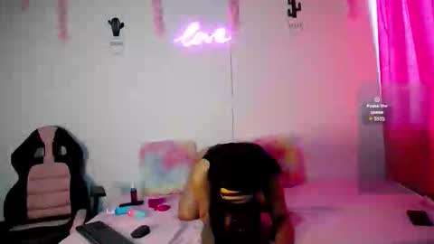 Snapshot of rocker_chica_camila chatting on March 18, 2:31 pm Camila online show from March 18, 2:31 pm