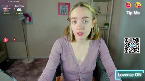 Snapshot of rockett_bunny chatting on October 5, 1:26 am Rockett online show from October 5, 1:26 am