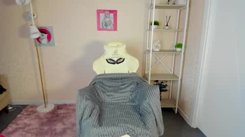 Snapshot of rockett_bunny chatting on October 7, 1:03 am Rockett online show from October 7, 1:03 am