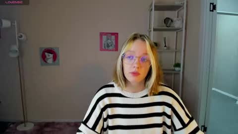 Snapshot of rockett_bunny chatting on October 9, 1:14 am Rockett online show from October 9, 1:14 am