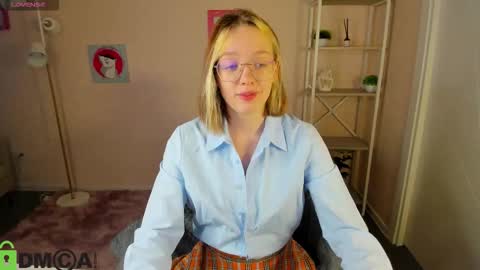 Snapshot of rockett_bunny chatting on October 10, 1:26 am Rockett online show from October 10, 1:26 am