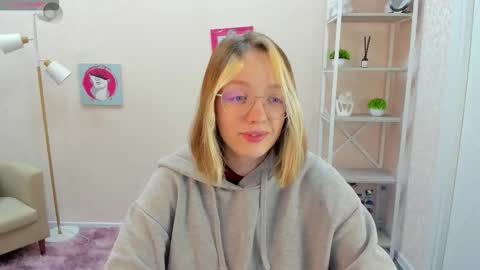 Snapshot of rockett_bunny chatting on October 14, 1:06 am Rockett online show from October 14, 1:06 am